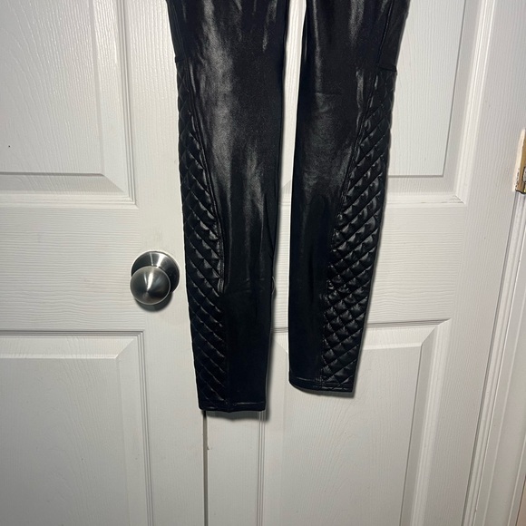 Spanx Faux Leather Moto Quilted Leggings Women XS Black Pull On Grudge Pants - Picture 6 of 10